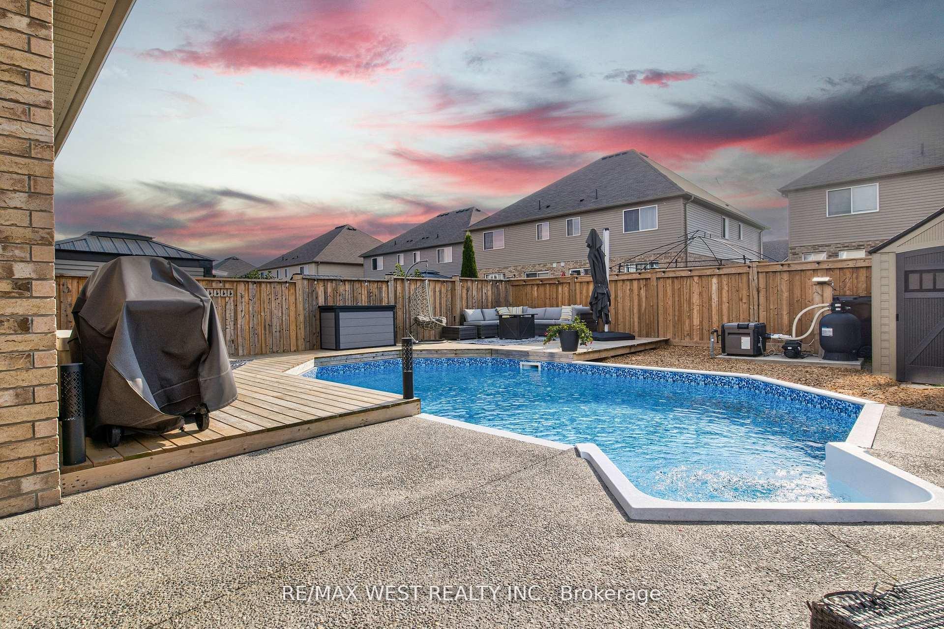 Photo 31 of 68 Challenger Avenue, North Dumfries — HOMEH
