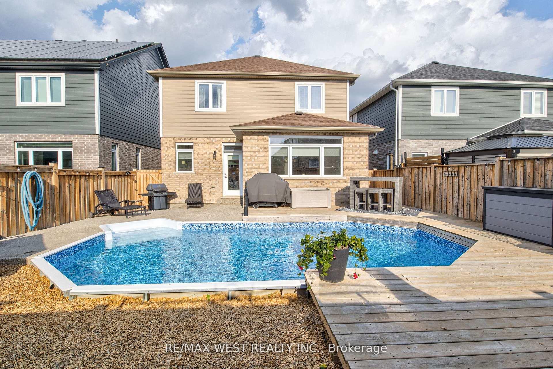 Photo 43 of 68 Challenger Avenue, North Dumfries — HOMEH