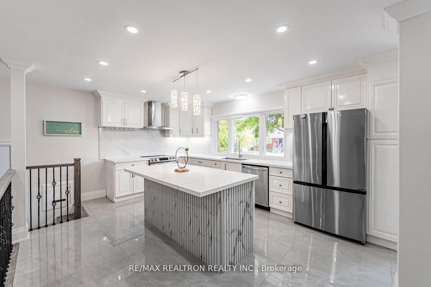Photo 3 of 79 Blanmora Drive, Hamilton, Stoney Creek — HOMEH