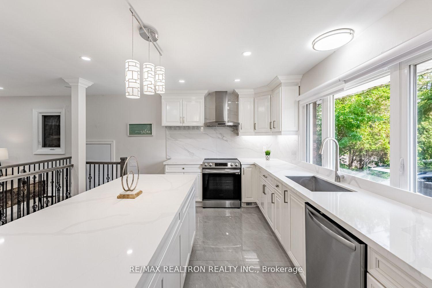 Photo 5 of 79 Blanmora Drive, Hamilton, Stoney Creek — HOMEH