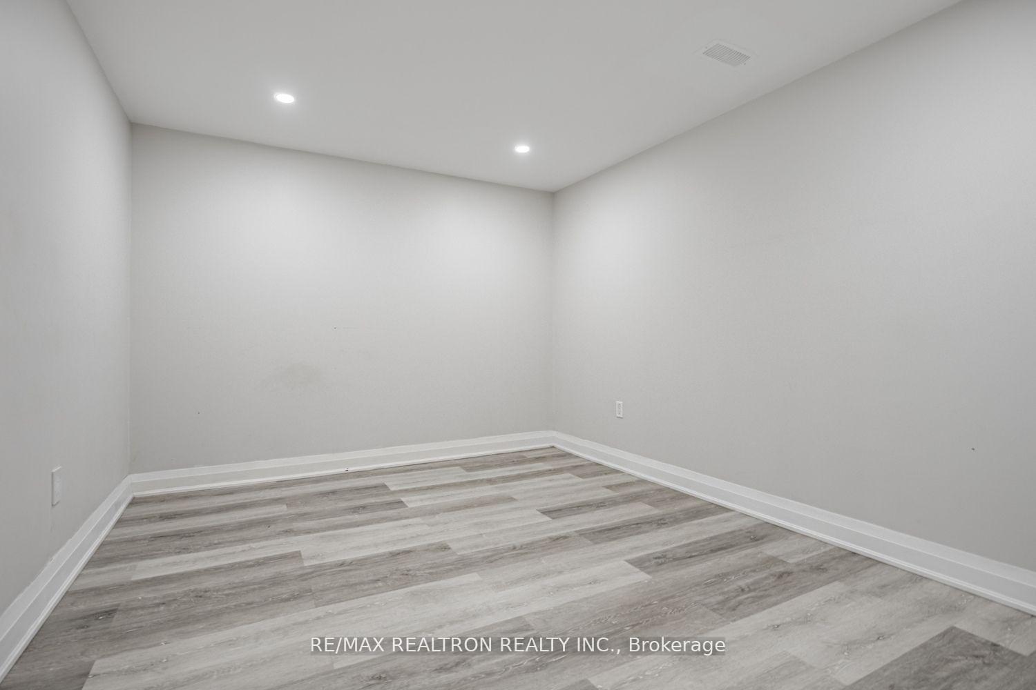 Photo 12 of 79 Blanmora Drive, Hamilton, Stoney Creek — HOMEH