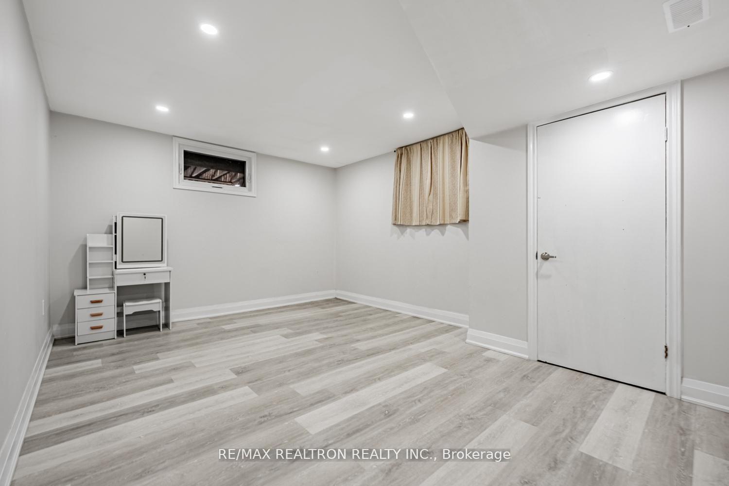 Photo 13 of 79 Blanmora Drive, Hamilton, Stoney Creek — HOMEH