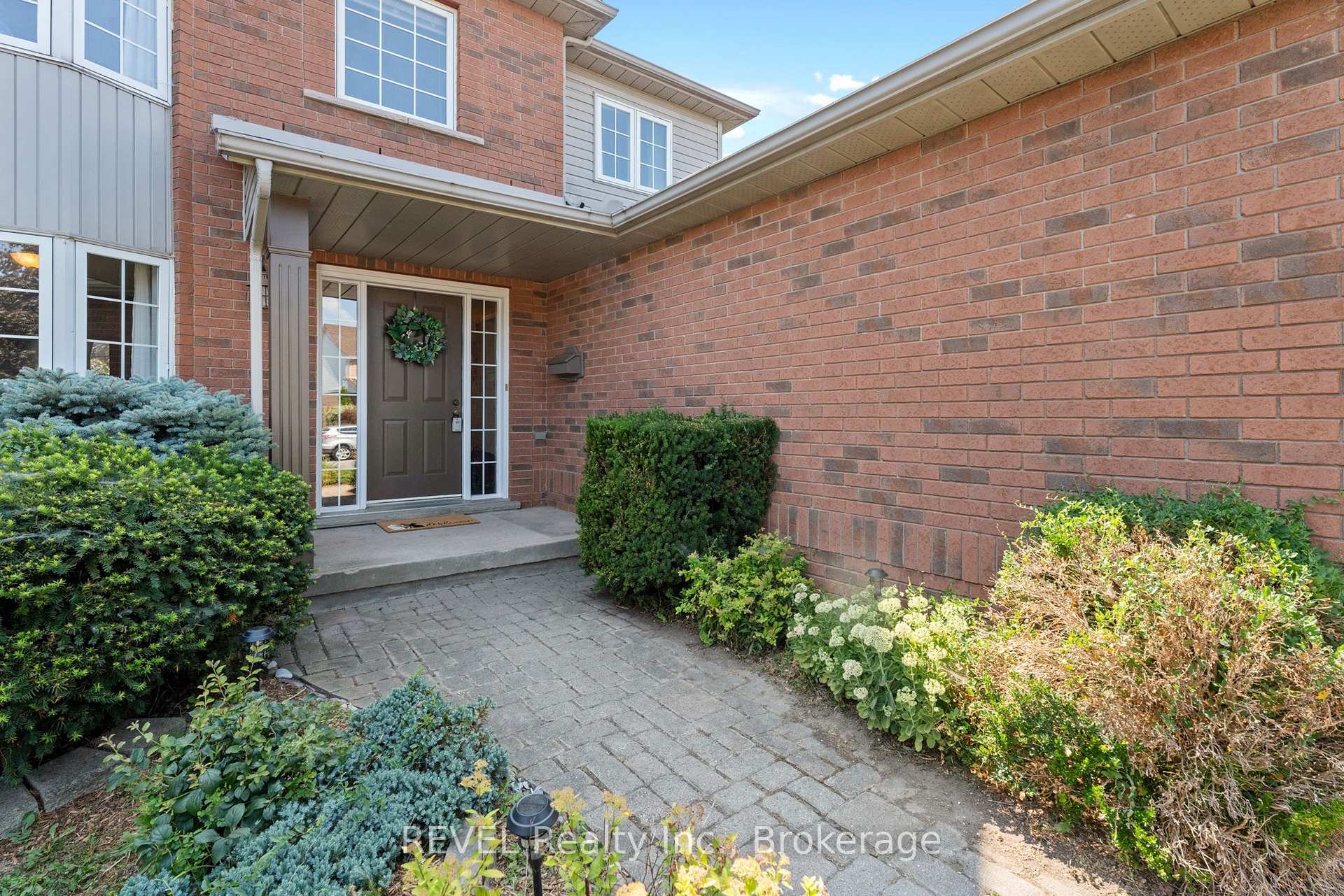 Photo 13 of 19 Crysler Crescent, Thorold, Confederation Heights — HOMEH