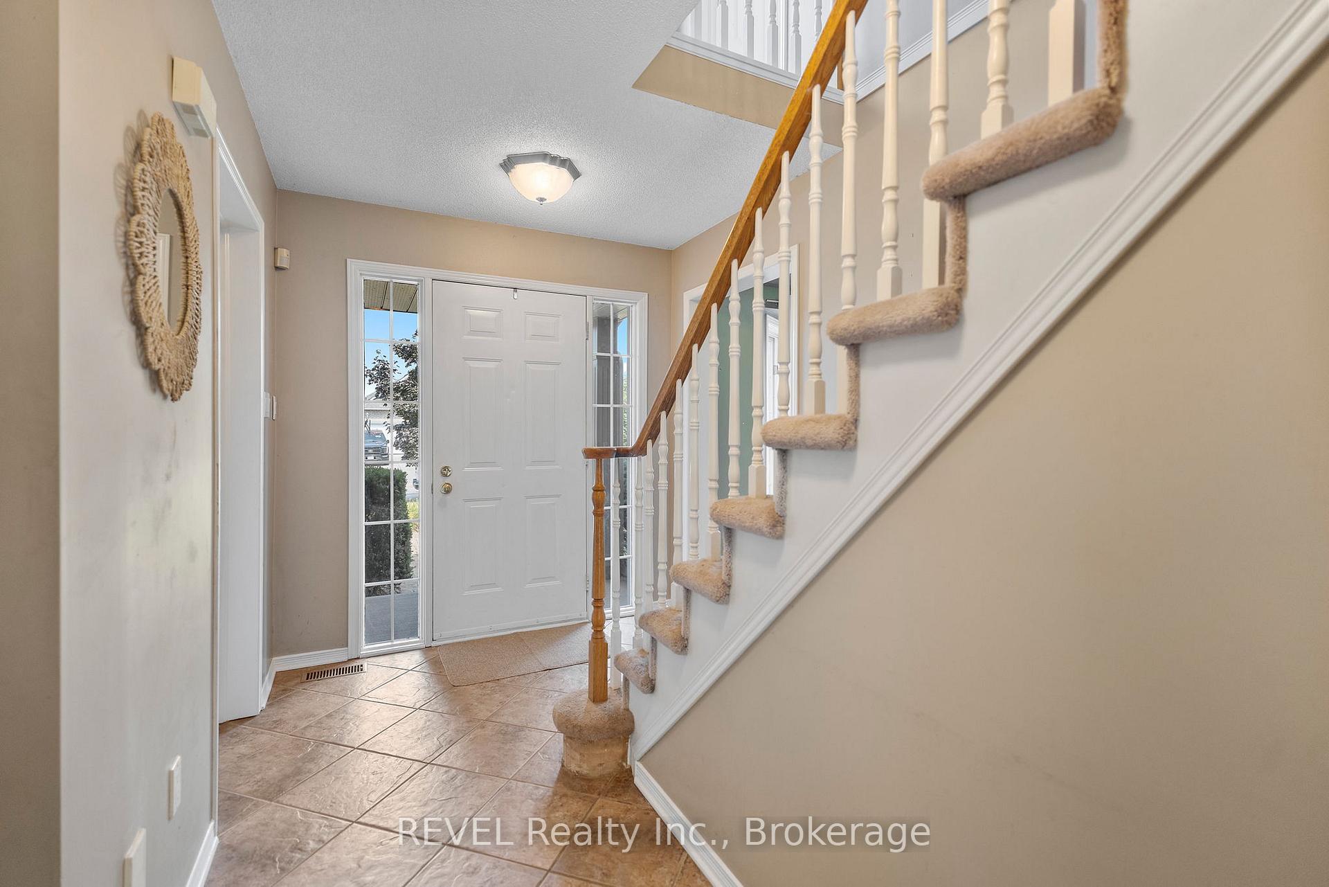 Photo 10 of 19 Crysler Crescent, Thorold, Confederation Heights — HOMEH