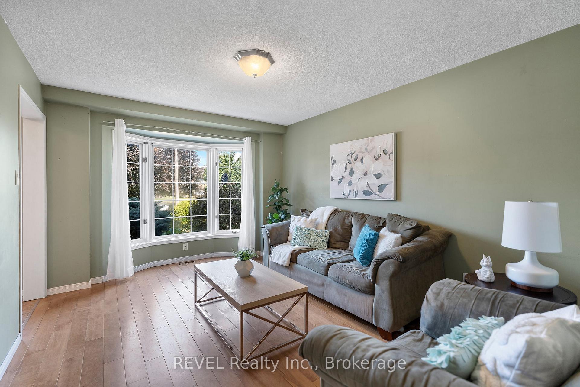 Photo 6 of 19 Crysler Crescent, Thorold, Confederation Heights — HOMEH