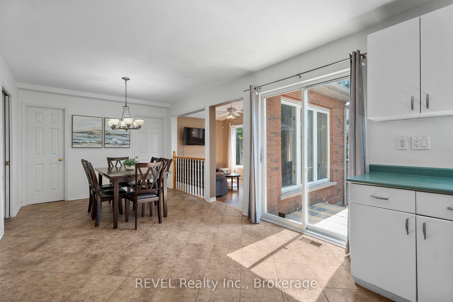 Photo 7 of 19 Crysler Crescent, Thorold, Confederation Heights — HOMEH