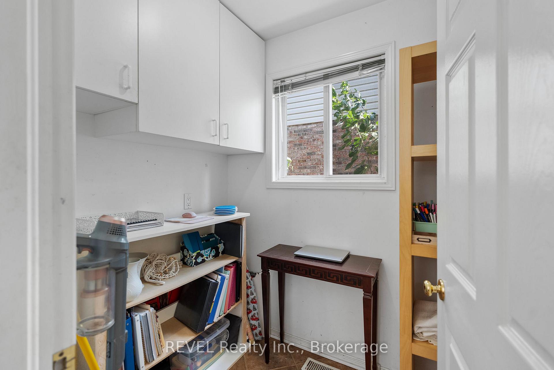 Photo 12 of 19 Crysler Crescent, Thorold, Confederation Heights — HOMEH