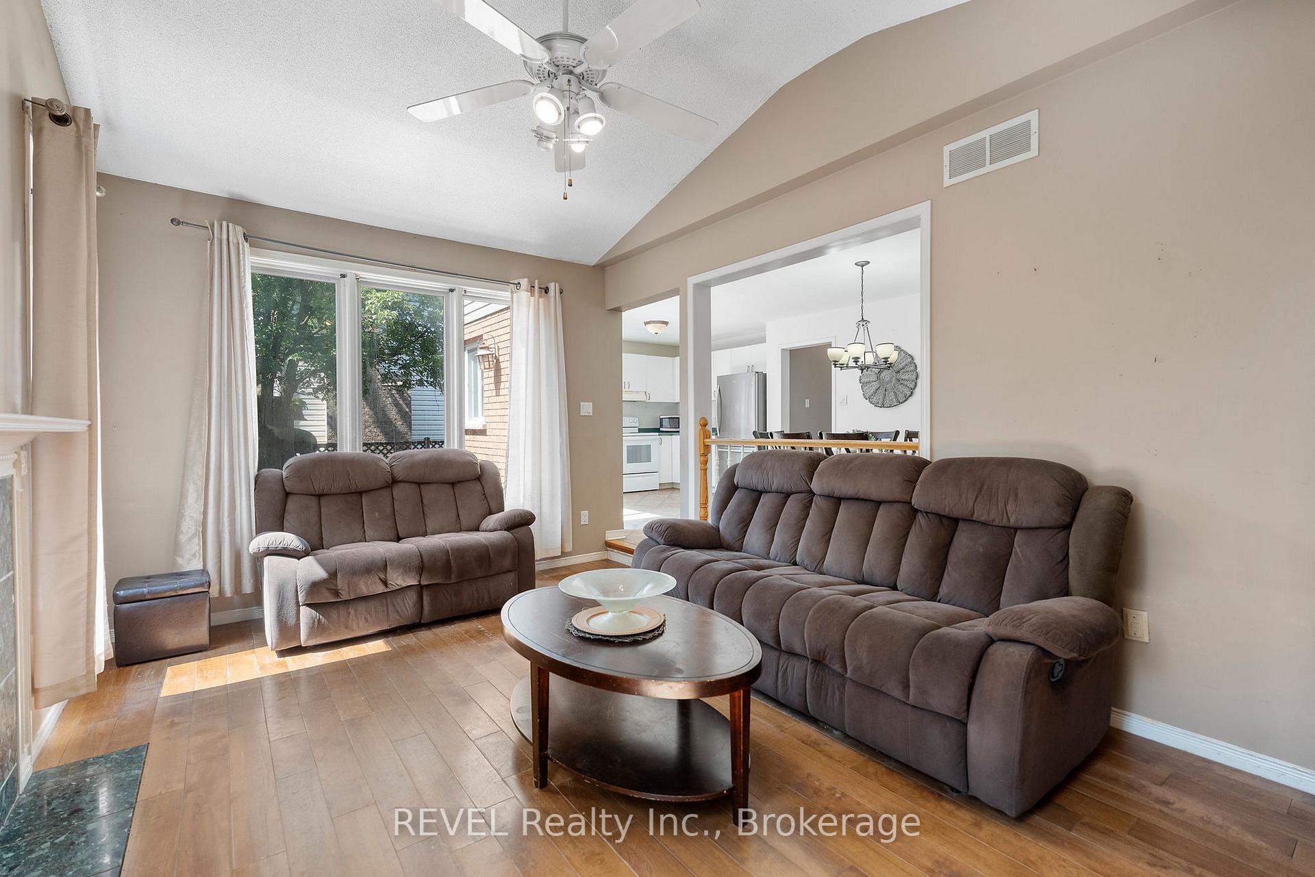 Photo 3 of 19 Crysler Crescent, Thorold, Confederation Heights — HOMEH