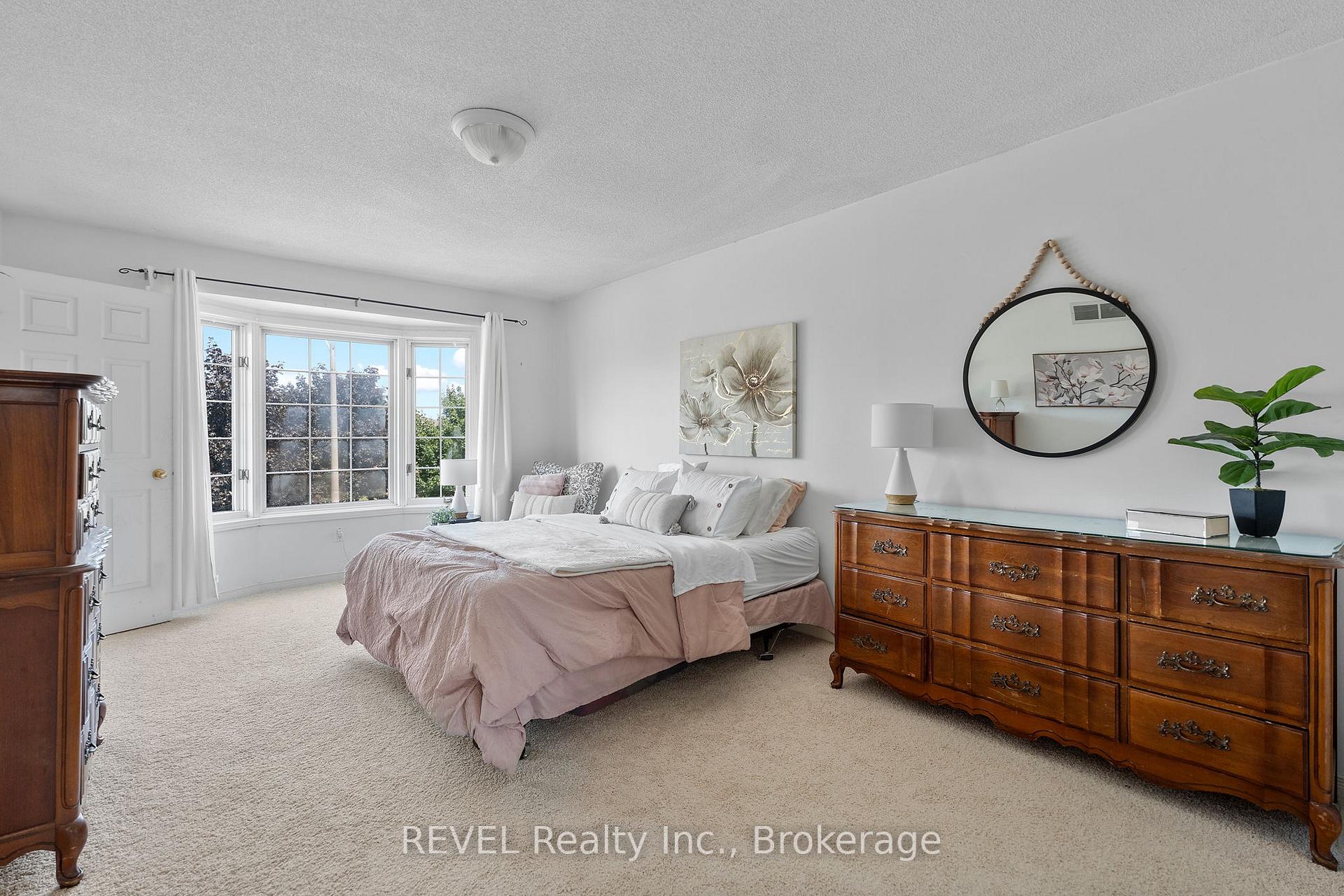 Photo 44 of 19 Crysler Crescent, Thorold, Confederation Heights — HOMEH