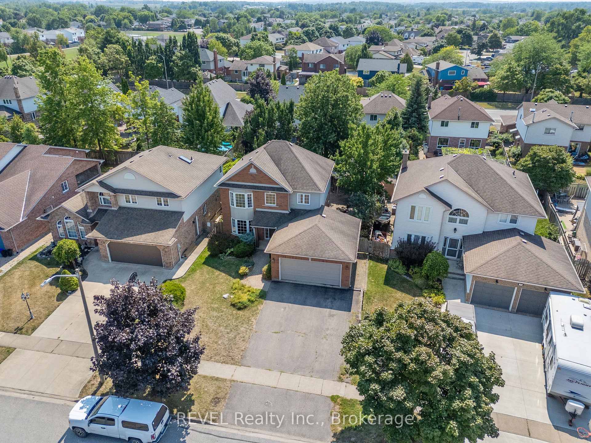 Photo 21 of 19 Crysler Crescent, Thorold, Confederation Heights — HOMEH