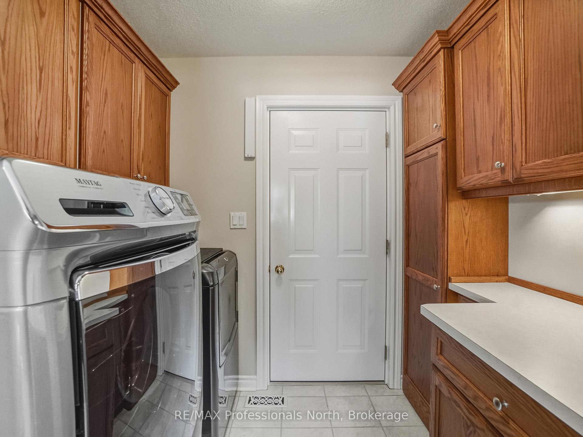 Photo 3 of 77 Ewing Street, Bracebridge, Monck (Bracebridge) — HOMEH