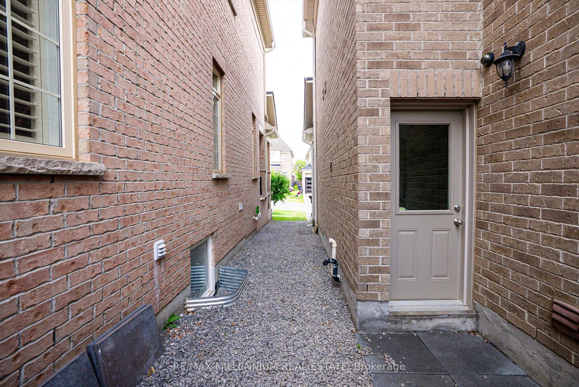 Photo 37 of 51 Legendary Circle, Brampton, Brampton West — HOMEH
