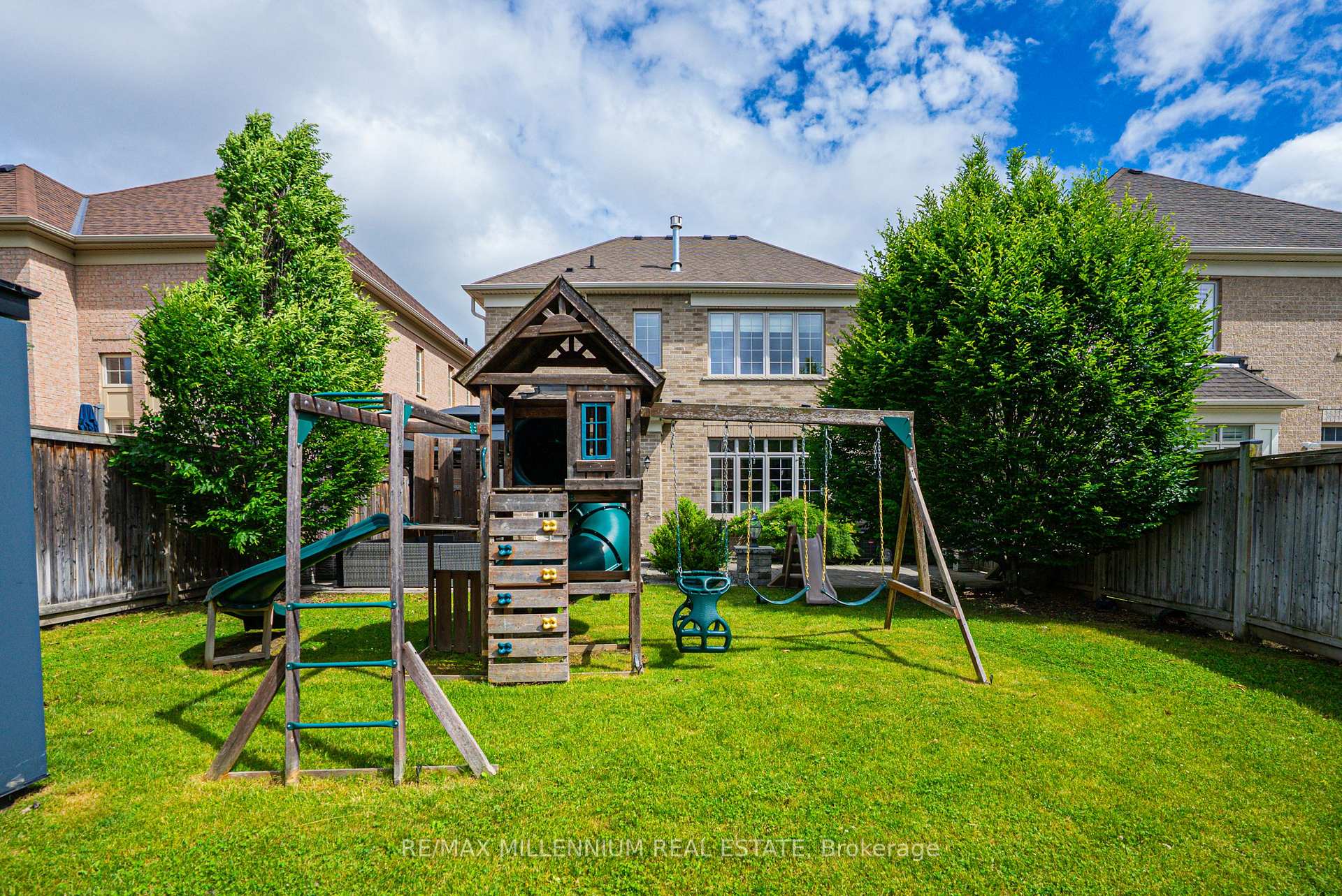 Photo 44 of 51 Legendary Circle, Brampton, Brampton West — HOMEH