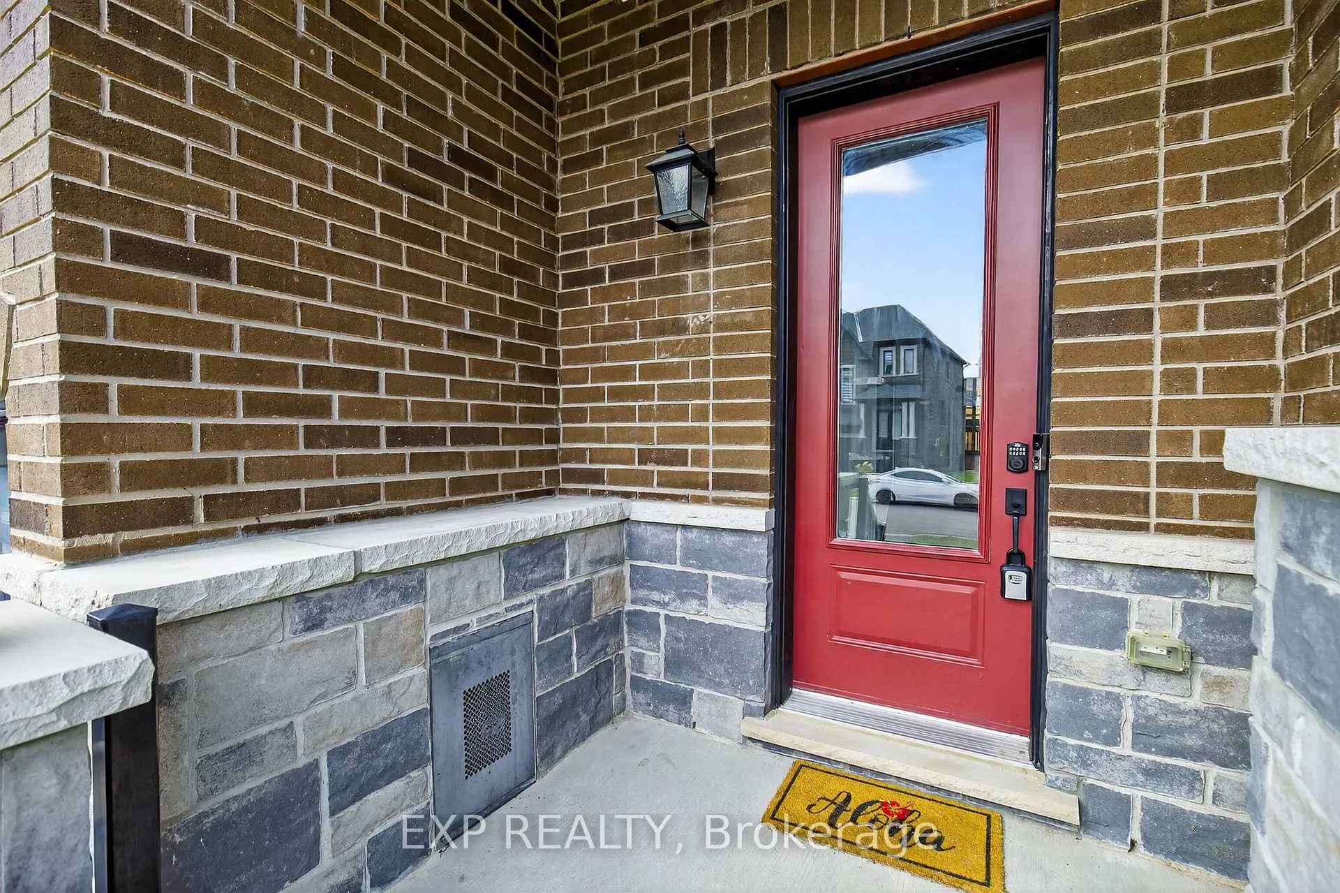 Photo 3 of 1467 Blackmore Street, Innisfil, Alcona — HOMEH