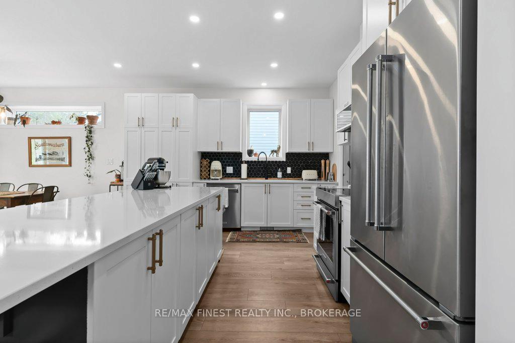 Photo 11 of 313 Pratt Drive, Loyalist, Amherstview — HOMEH
