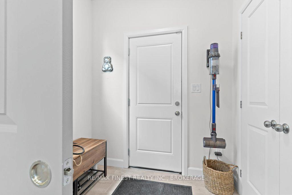 Photo 8 of 313 Pratt Drive, Loyalist, Amherstview — HOMEH
