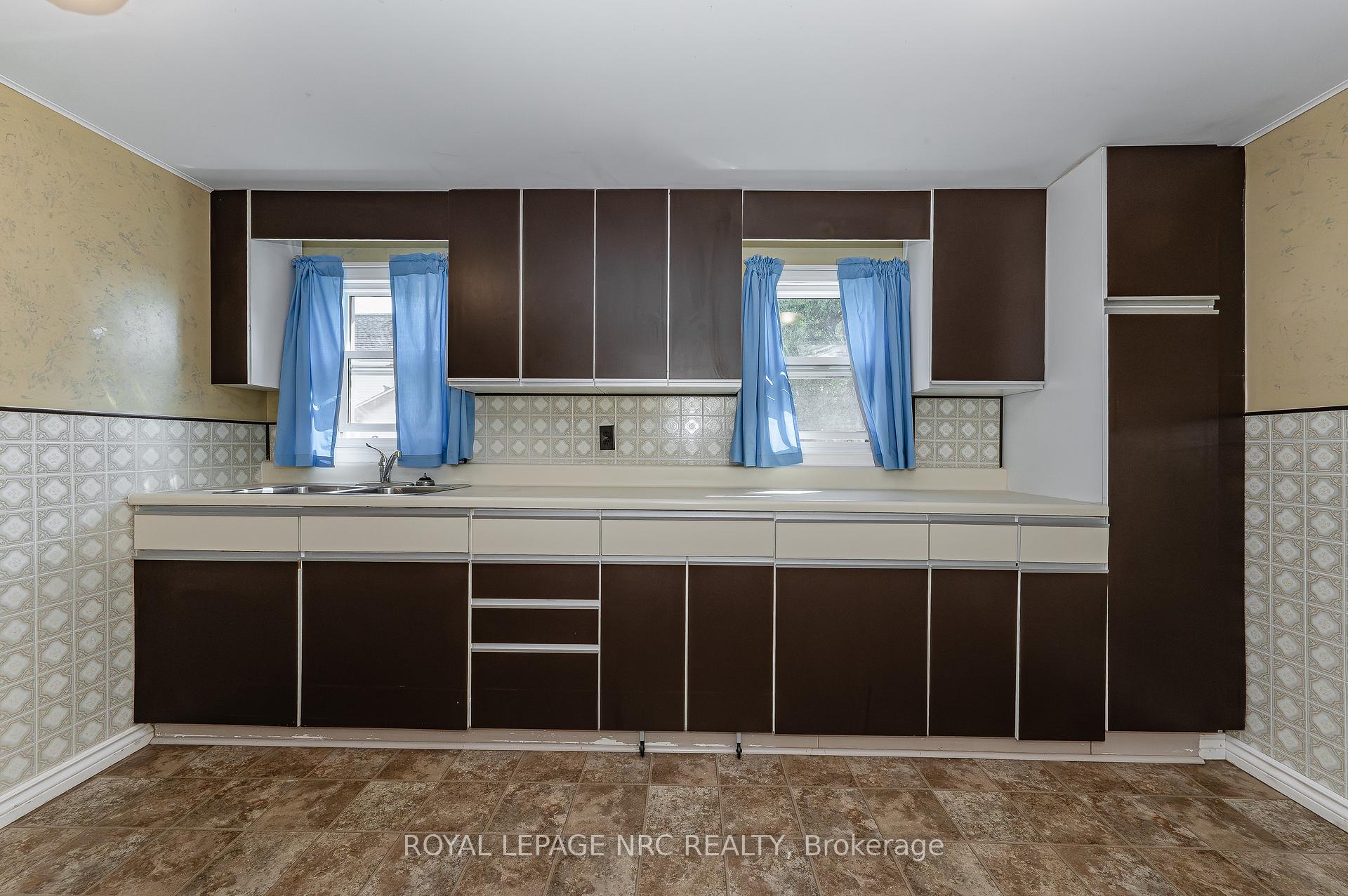 Photo 5 of 217 Mitchell Street, Port Colborne, East Village — HOMEH