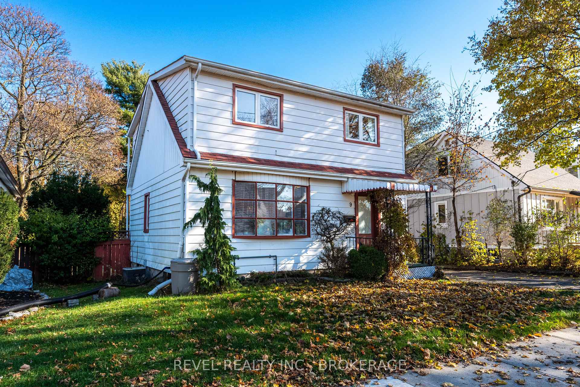 Photo 2 of 9 Hillcrest Avenue, Kingston, East of Sir John A. Blvd — HOMEH