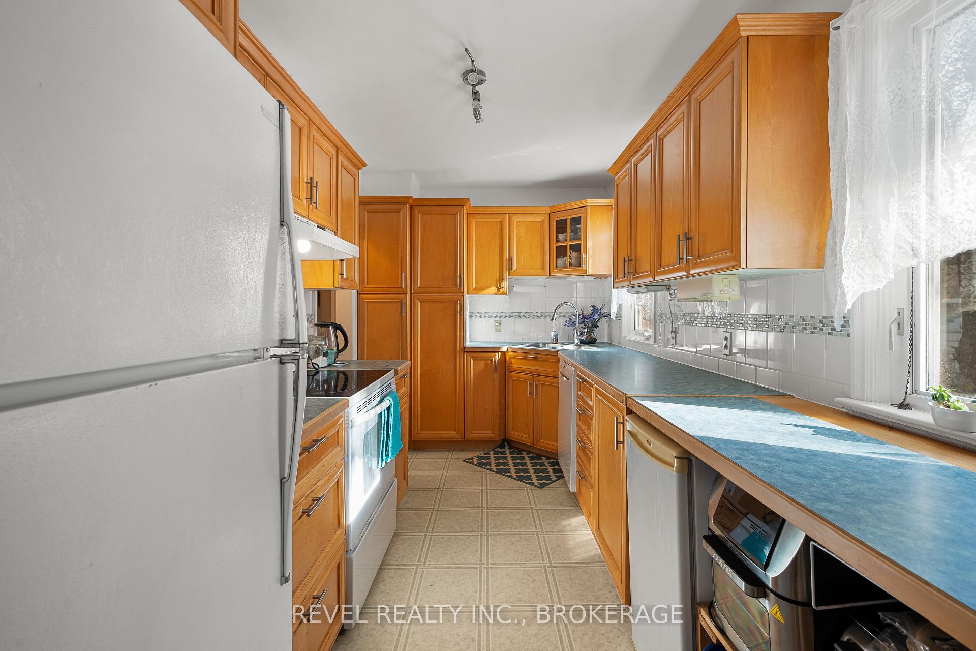 Photo 8 of 9 Hillcrest Avenue, Kingston, East of Sir John A. Blvd — HOMEH
