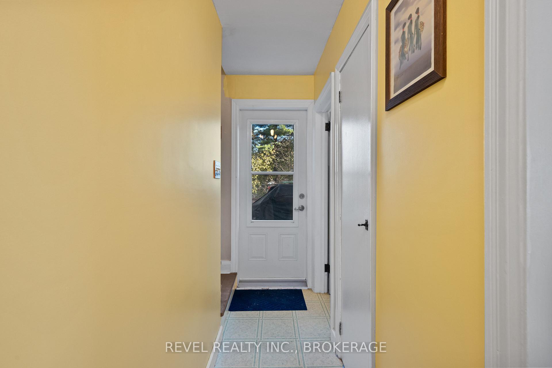 Photo 12 of 9 Hillcrest Avenue, Kingston, East of Sir John A. Blvd — HOMEH
