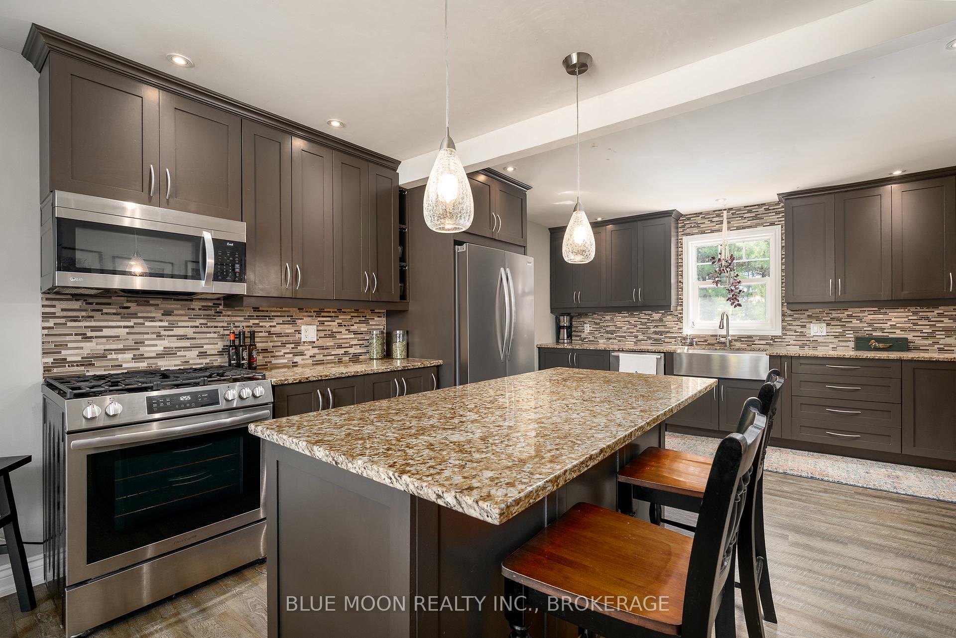 Photo 13 of 632 Love Road, Loyalist, Lennox and Addington - South — HOMEH