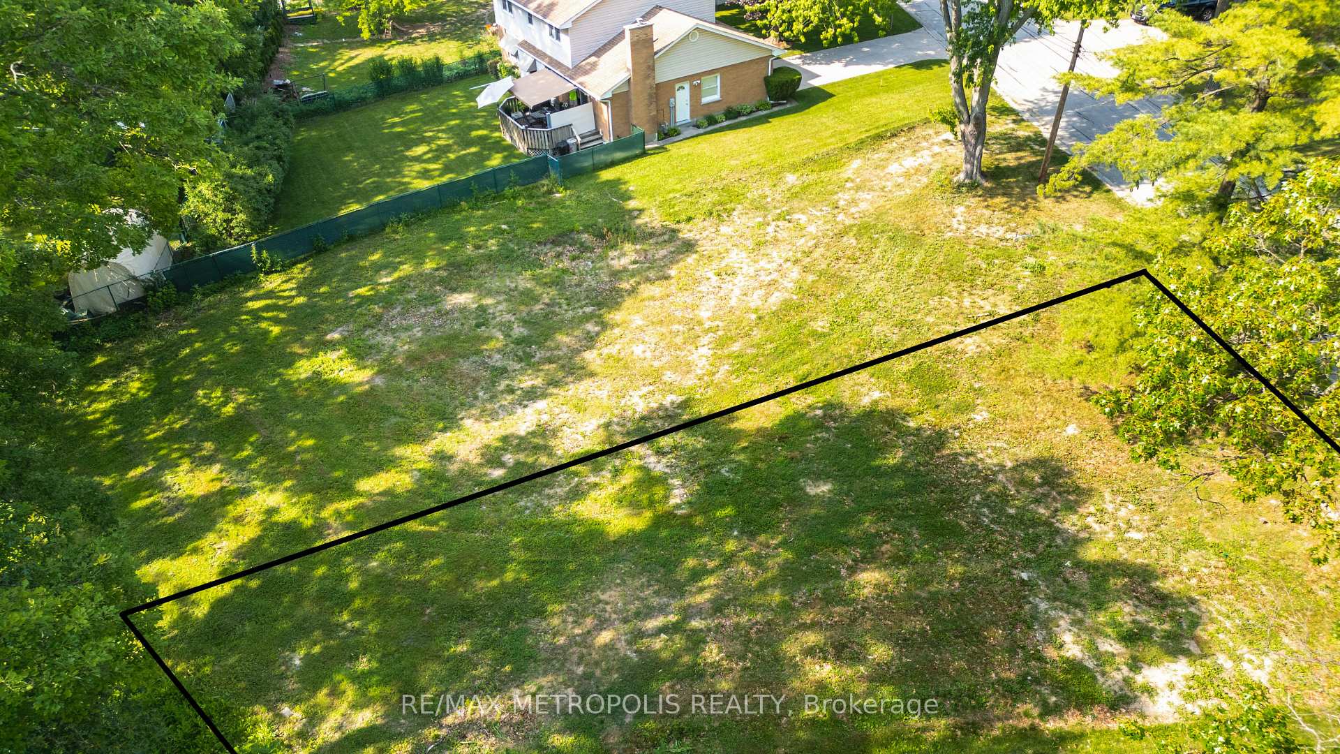 Photo 9 of 1307-N Ridgewood Drive, Sarnia — HOMEH