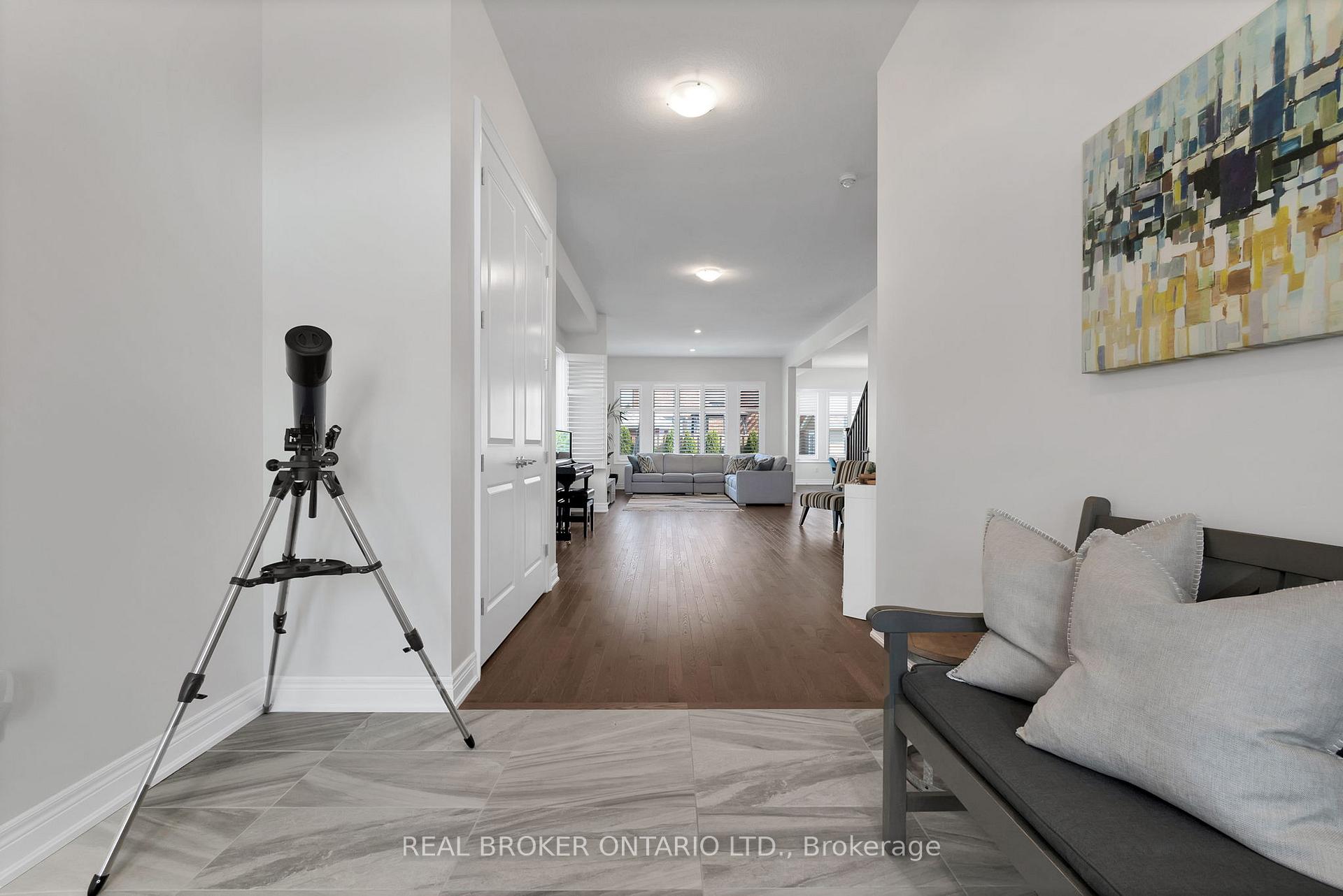 Photo 5 of 206 Carriage Way S, Waterloo — HOMEH