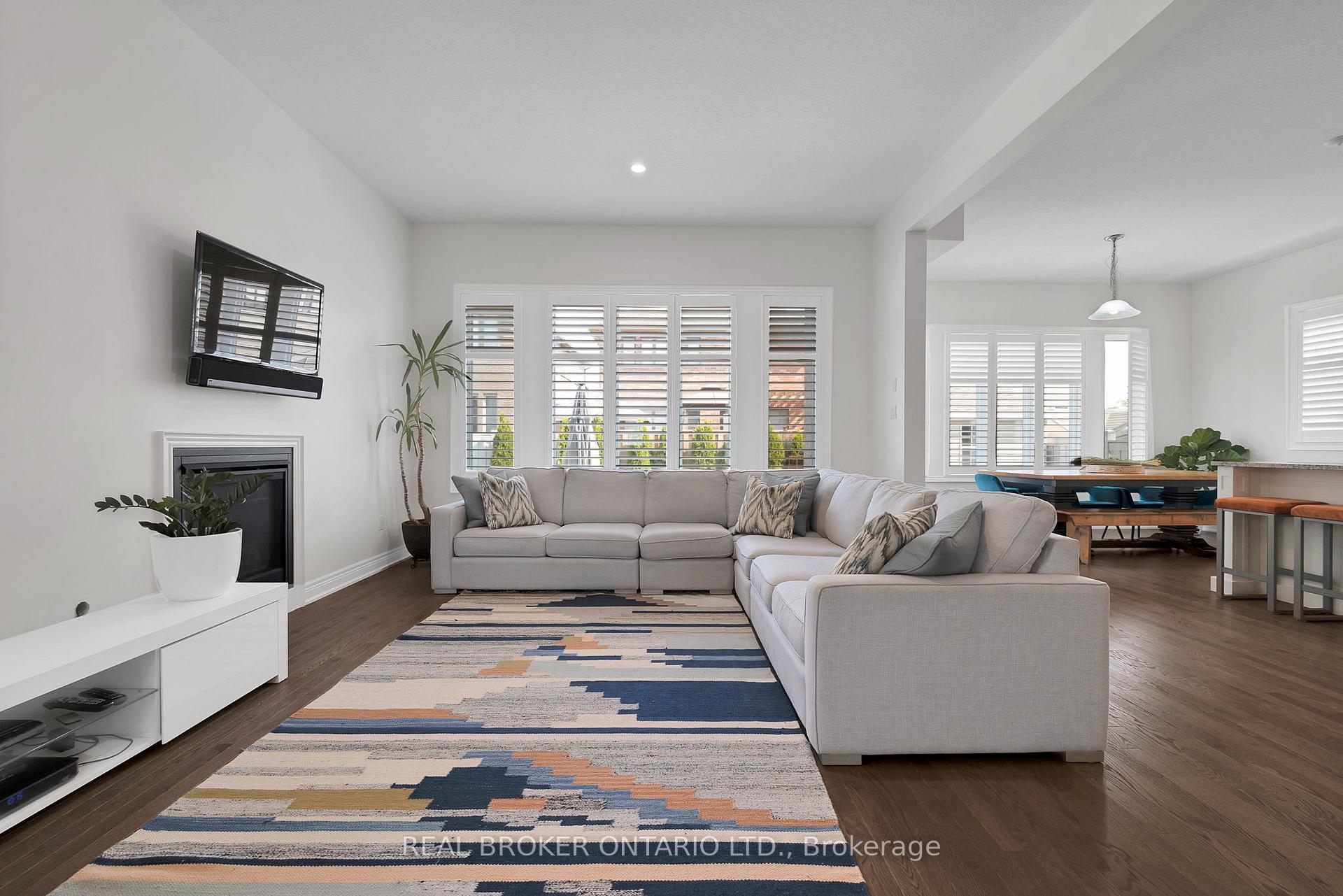 Photo 25 of 206 Carriage Way S, Waterloo — HOMEH