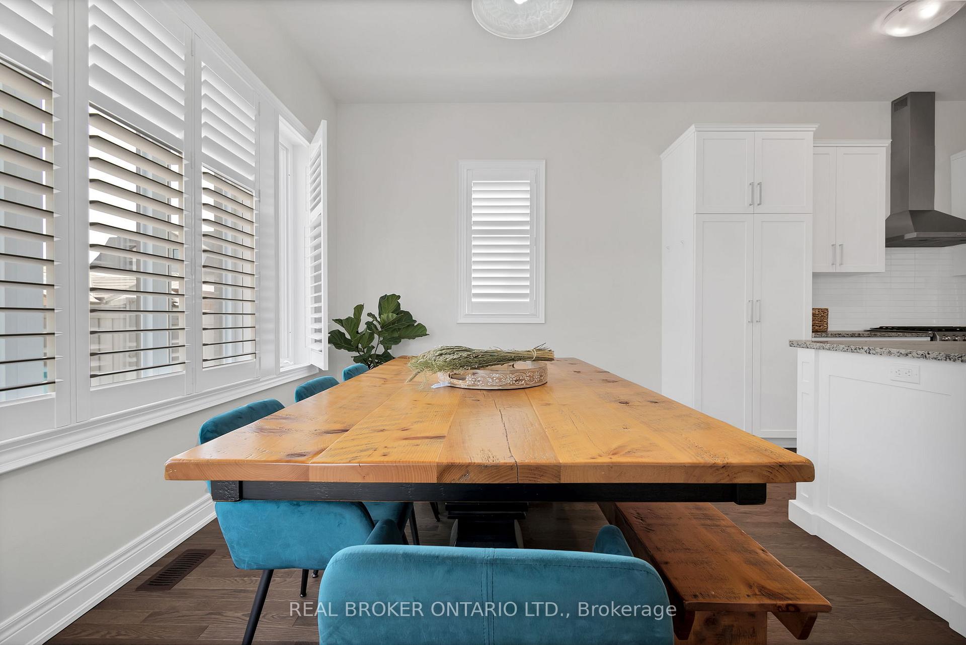 Photo 4 of 206 Carriage Way S, Waterloo — HOMEH