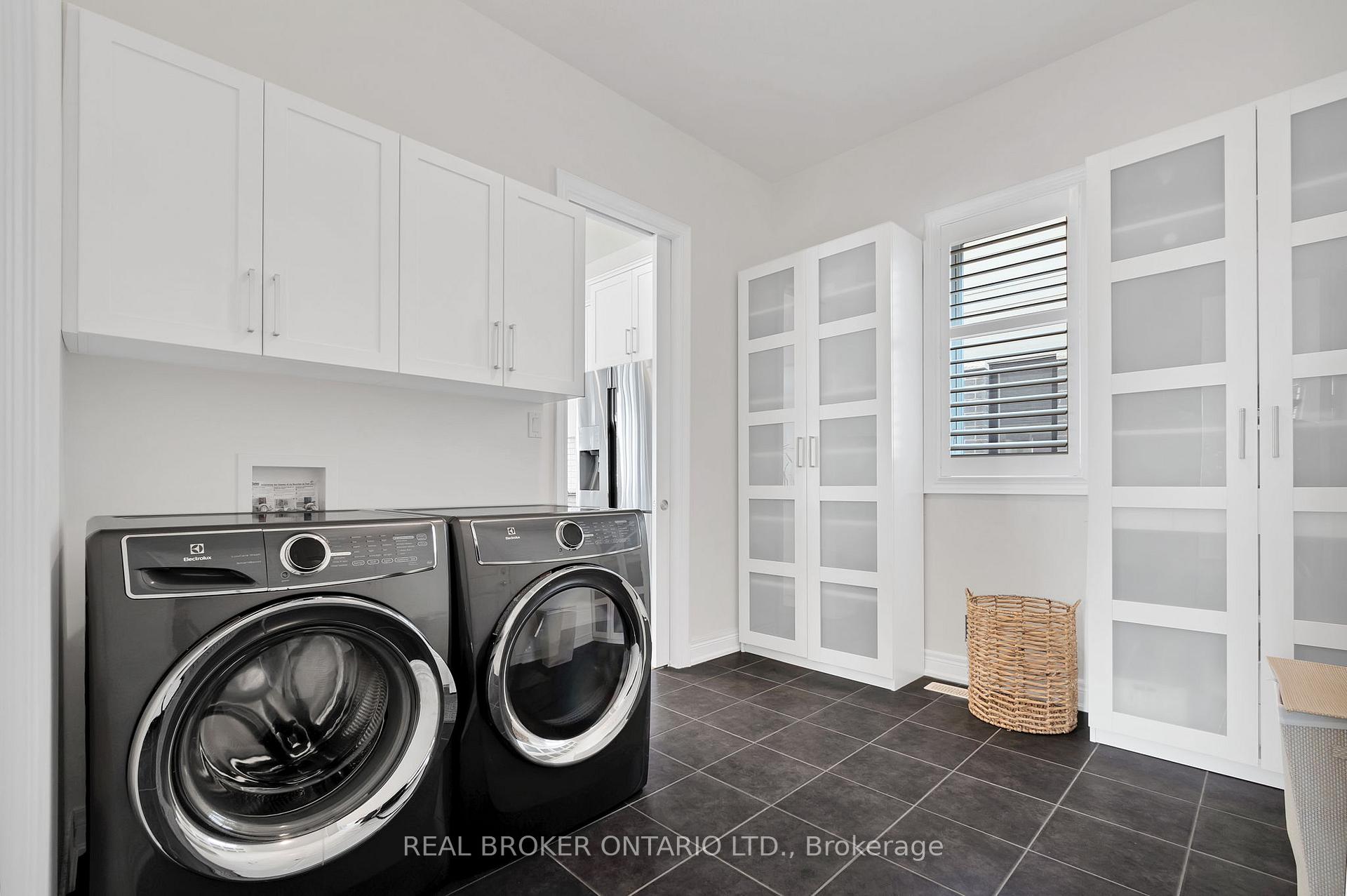 Photo 15 of 206 Carriage Way S, Waterloo — HOMEH