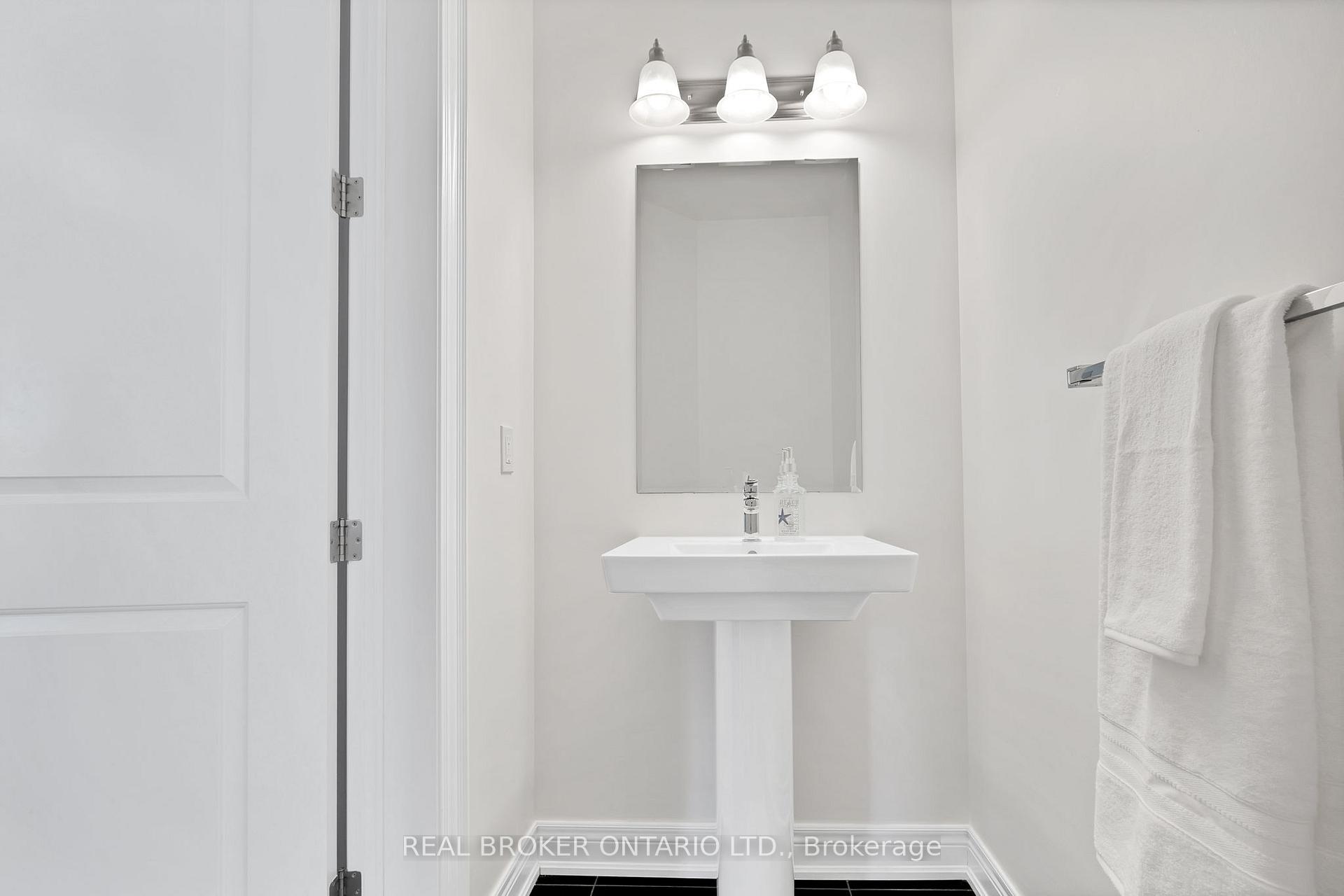 Photo 13 of 206 Carriage Way S, Waterloo — HOMEH