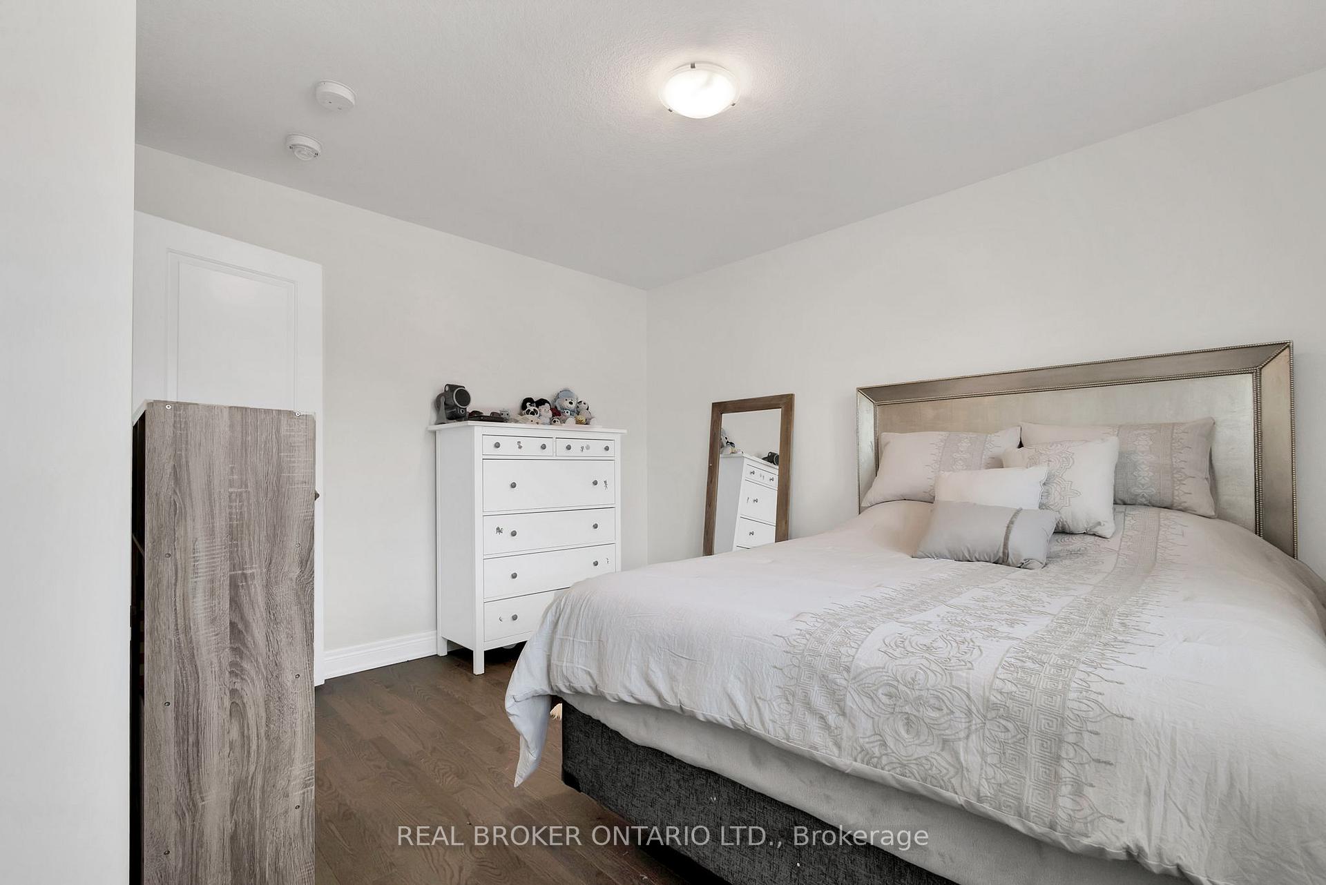 Photo 12 of 206 Carriage Way S, Waterloo — HOMEH
