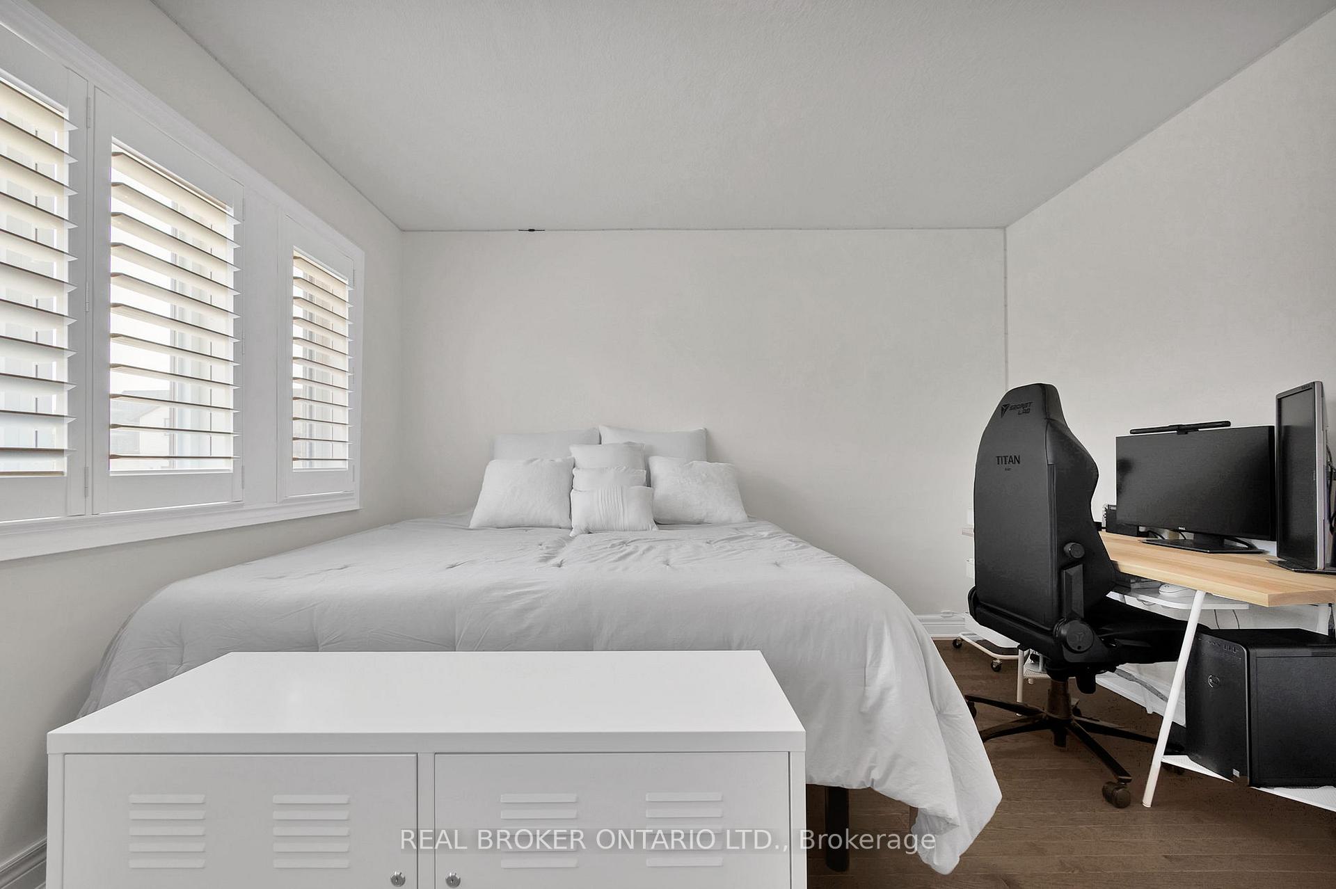 Photo 14 of 206 Carriage Way S, Waterloo — HOMEH