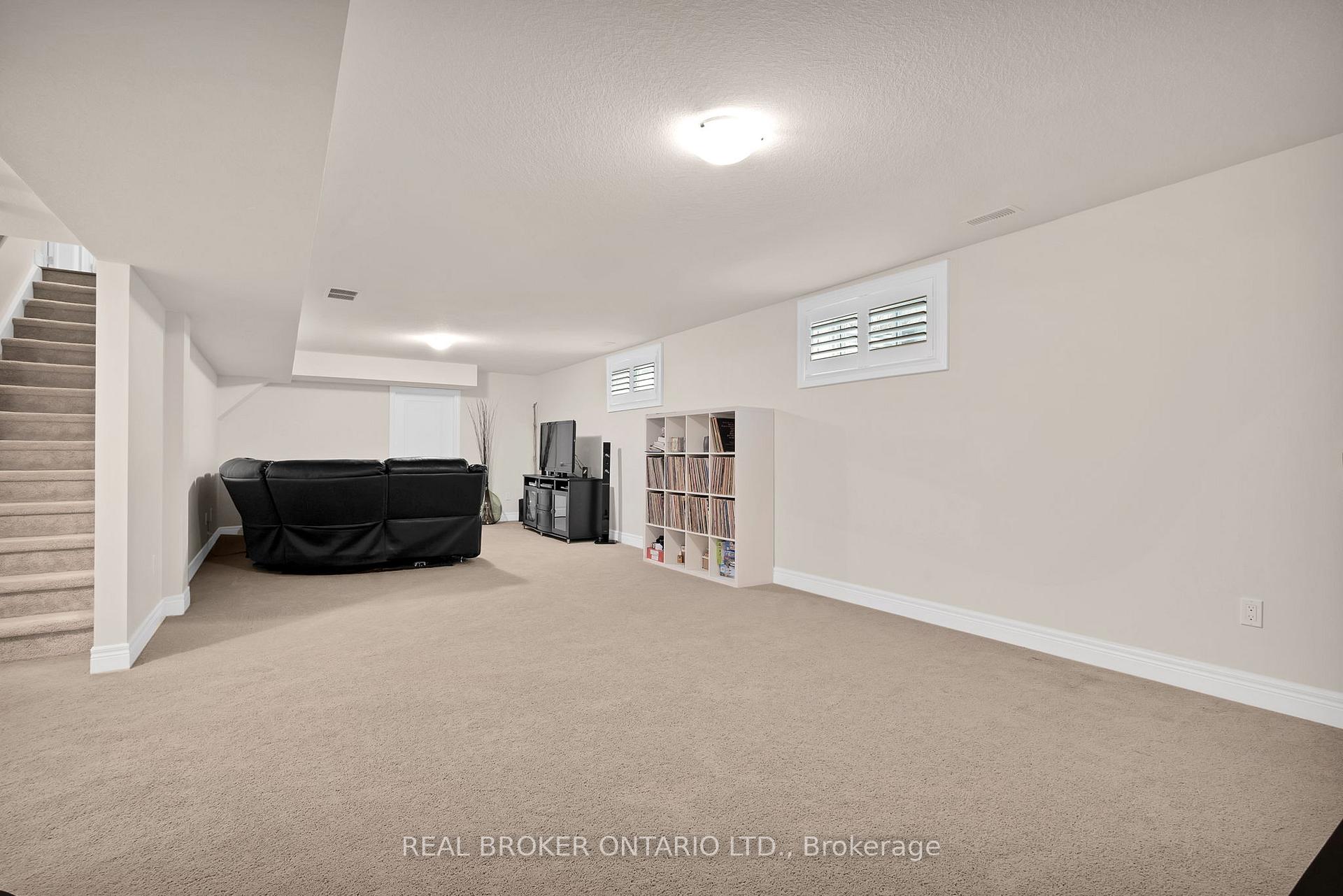 Photo 31 of 206 Carriage Way S, Waterloo — HOMEH