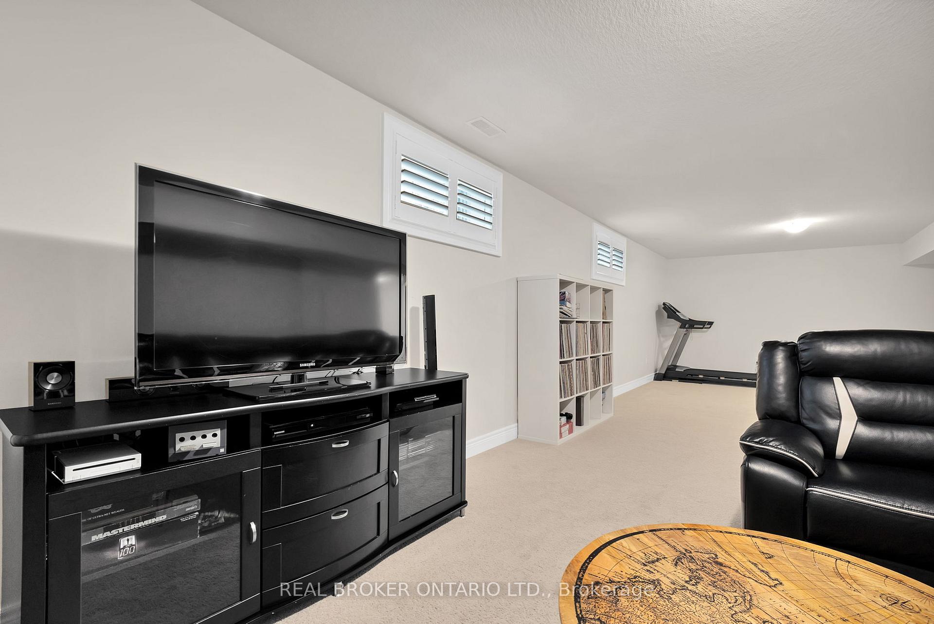 Photo 47 of 206 Carriage Way S, Waterloo — HOMEH