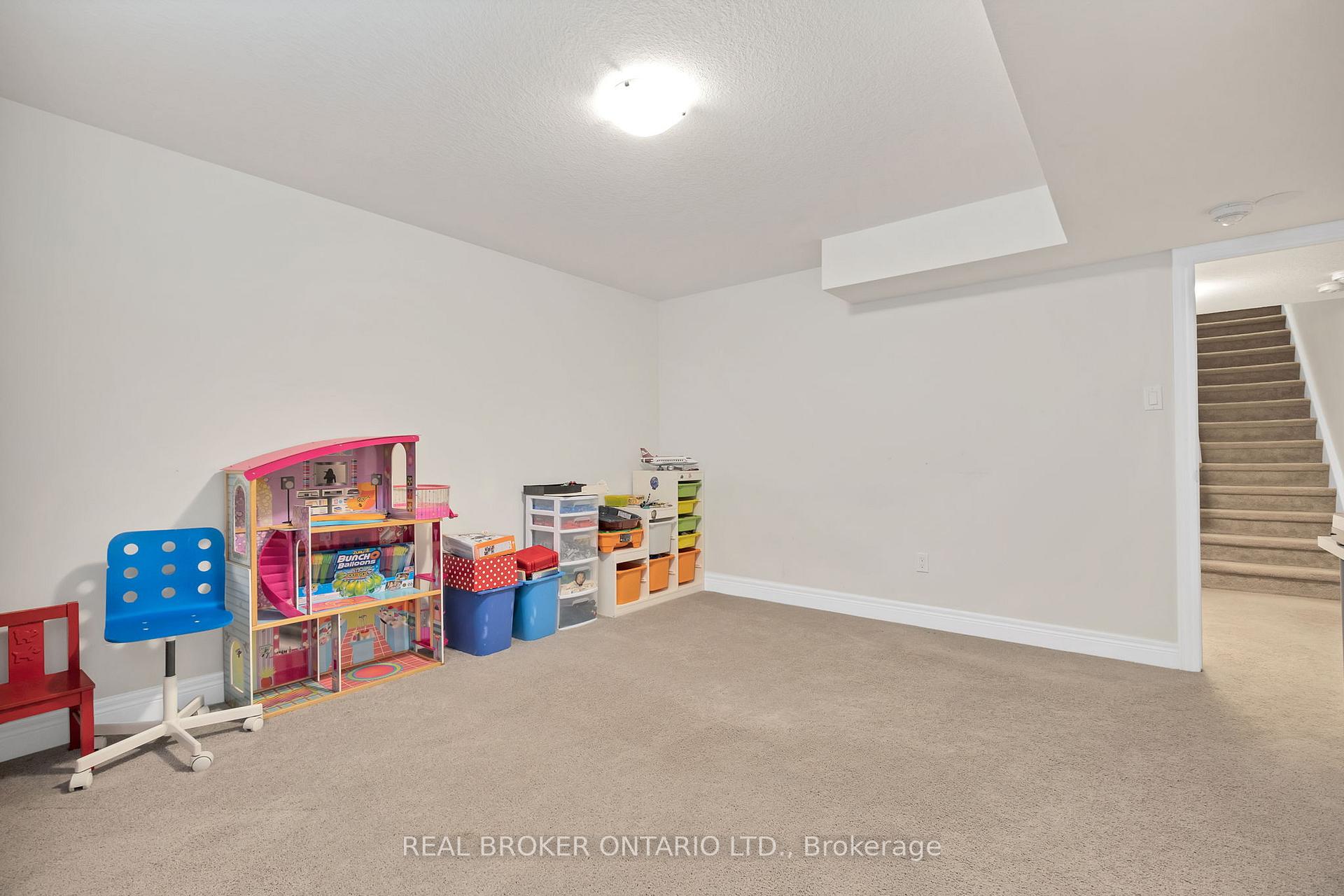Photo 34 of 206 Carriage Way S, Waterloo — HOMEH