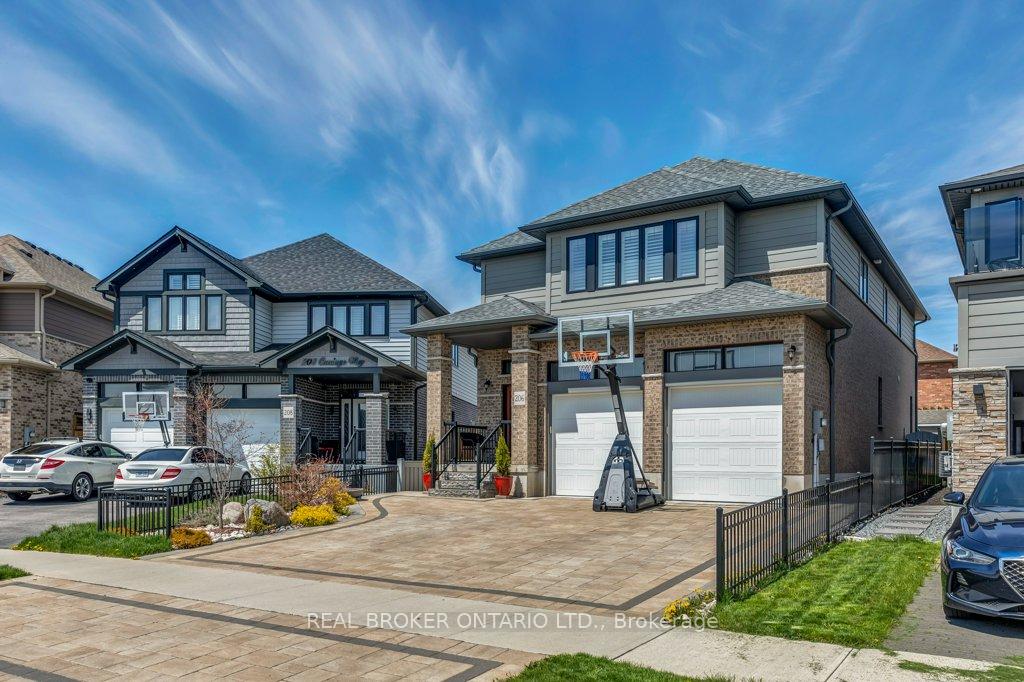 Photo 23 of 206 Carriage Way S, Waterloo — HOMEH