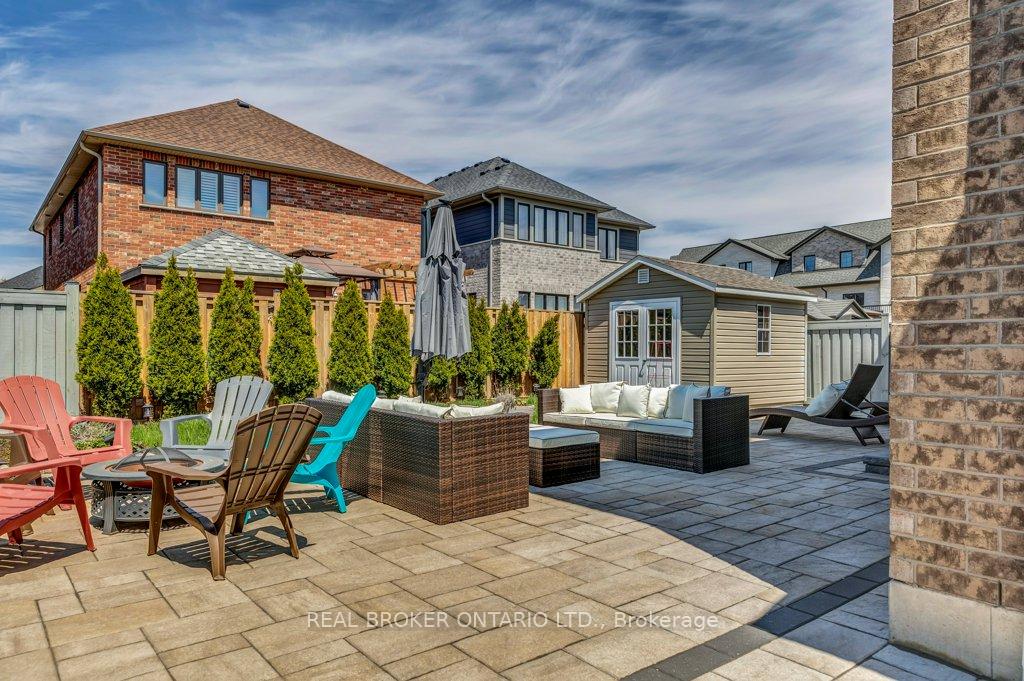 Photo 35 of 206 Carriage Way S, Waterloo — HOMEH