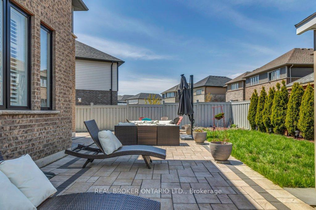 Photo 32 of 206 Carriage Way S, Waterloo — HOMEH