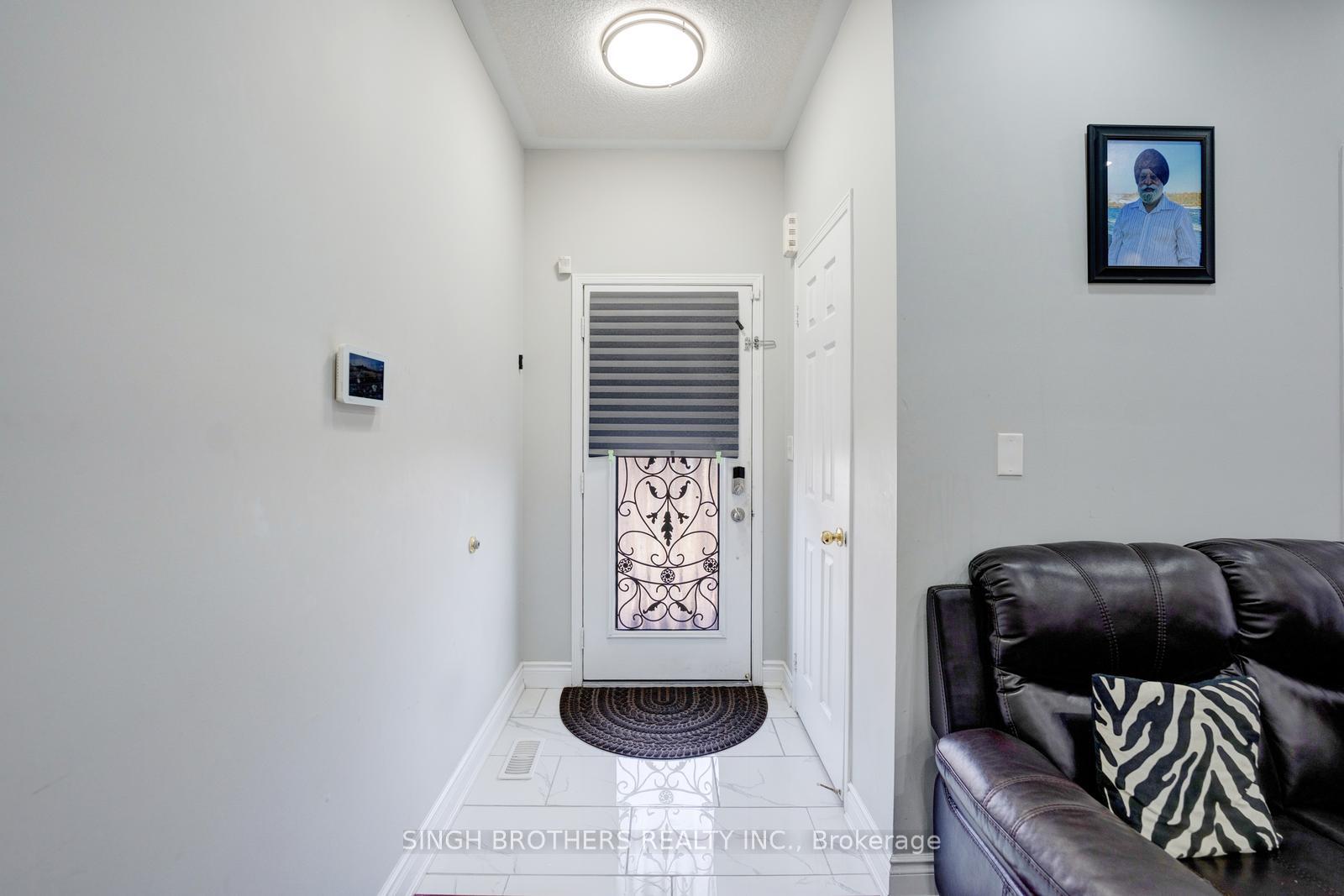Photo 3 of 28 Jordensen Drive, Brampton, Credit Valley — HOMEH