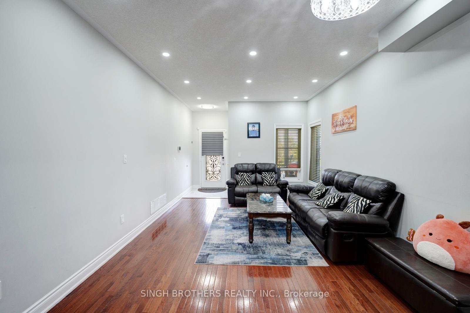 Photo 21 of 28 Jordensen Drive, Brampton, Credit Valley — HOMEH