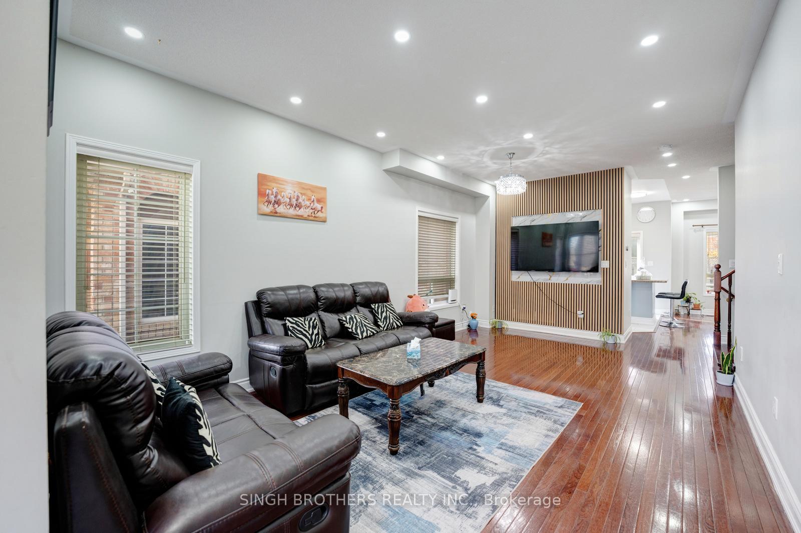 Photo 10 of 28 Jordensen Drive, Brampton, Credit Valley — HOMEH