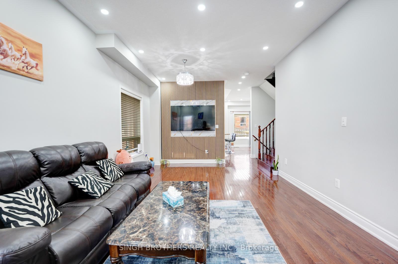 Photo 9 of 28 Jordensen Drive, Brampton, Credit Valley — HOMEH