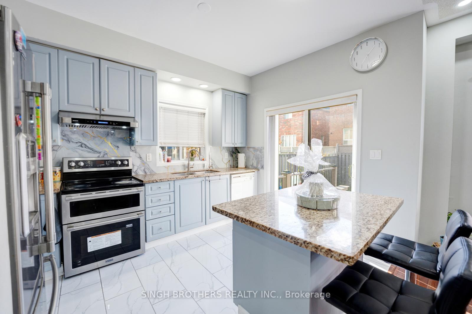 Photo 2 of 28 Jordensen Drive, Brampton, Credit Valley — HOMEH