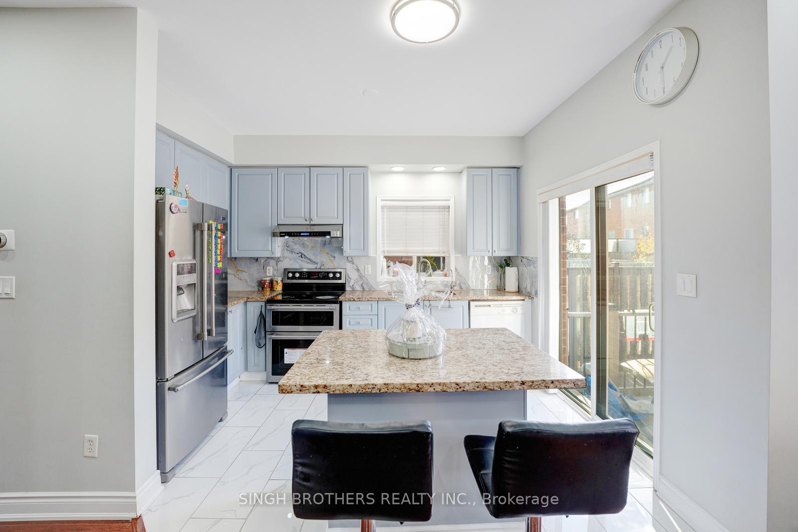 Photo 5 of 28 Jordensen Drive, Brampton, Credit Valley — HOMEH