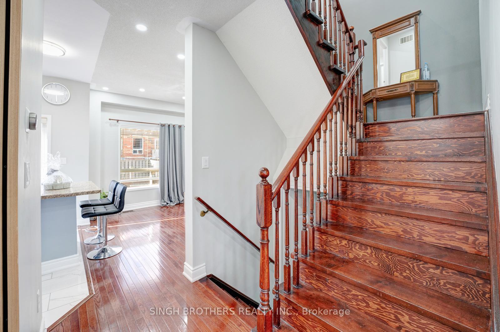 Photo 8 of 28 Jordensen Drive, Brampton, Credit Valley — HOMEH