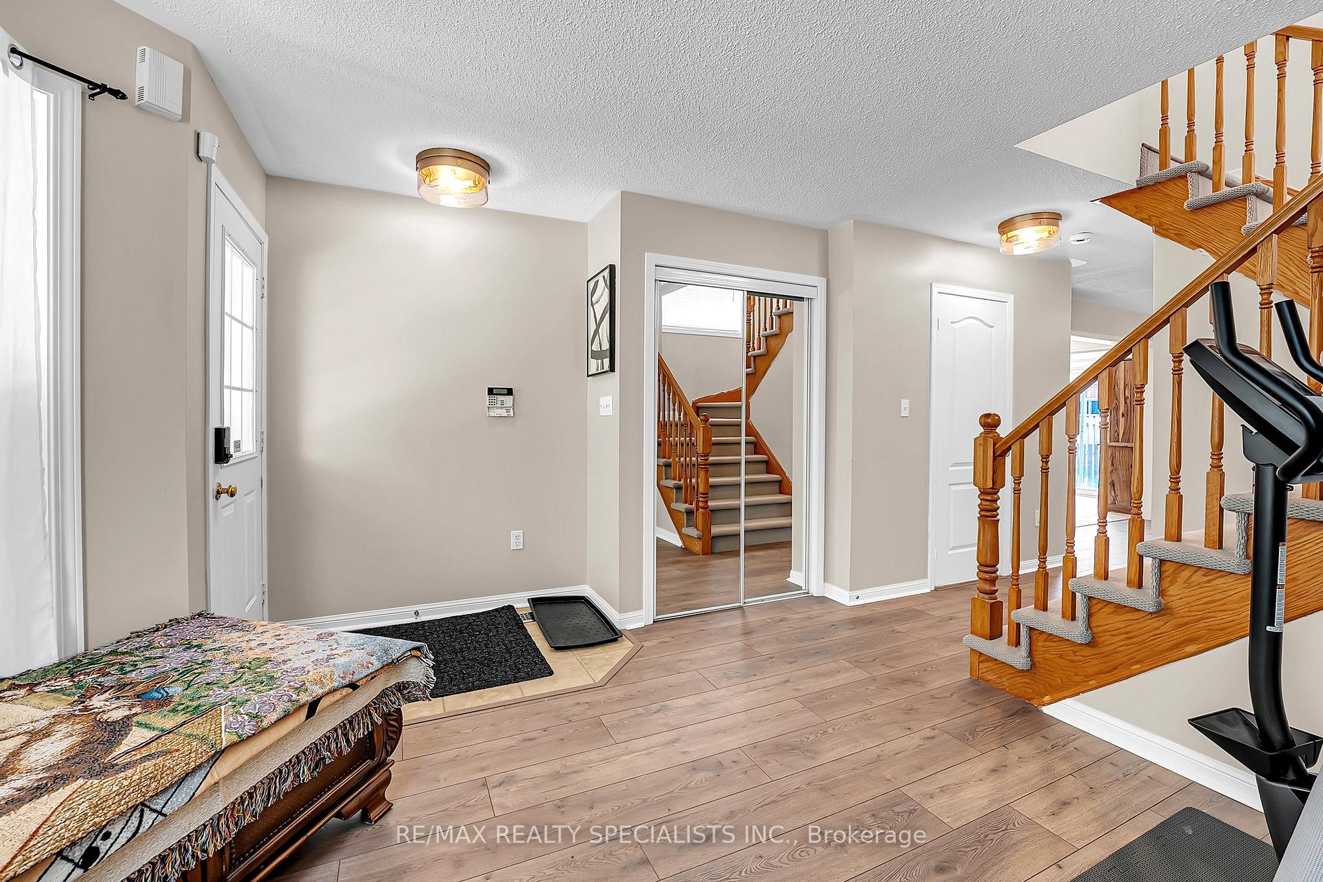Photo 5 of 37 Jessop Drive, Brampton, Fletcher's Meadow — HOMEH
