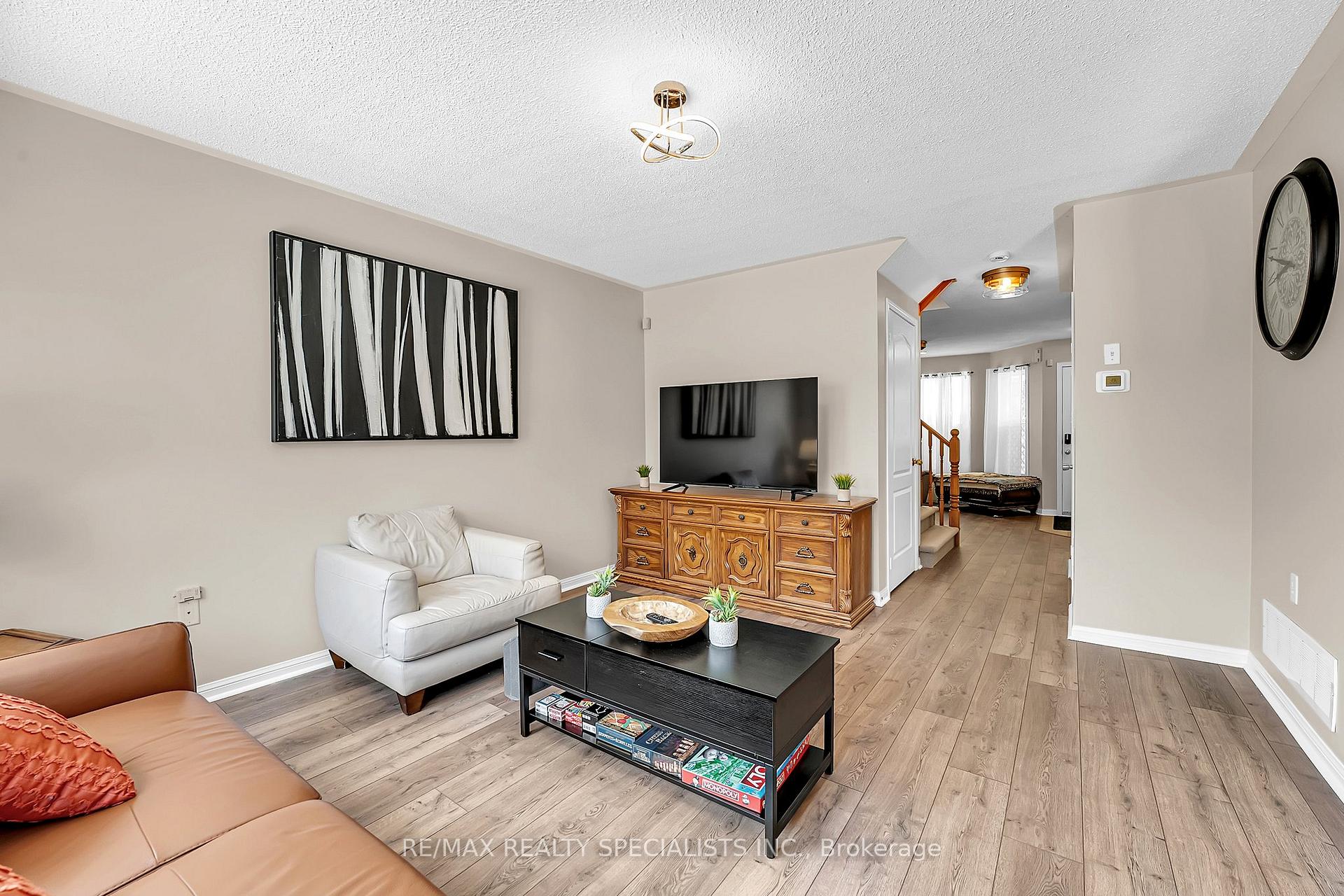 Photo 10 of 37 Jessop Drive, Brampton, Fletcher's Meadow — HOMEH