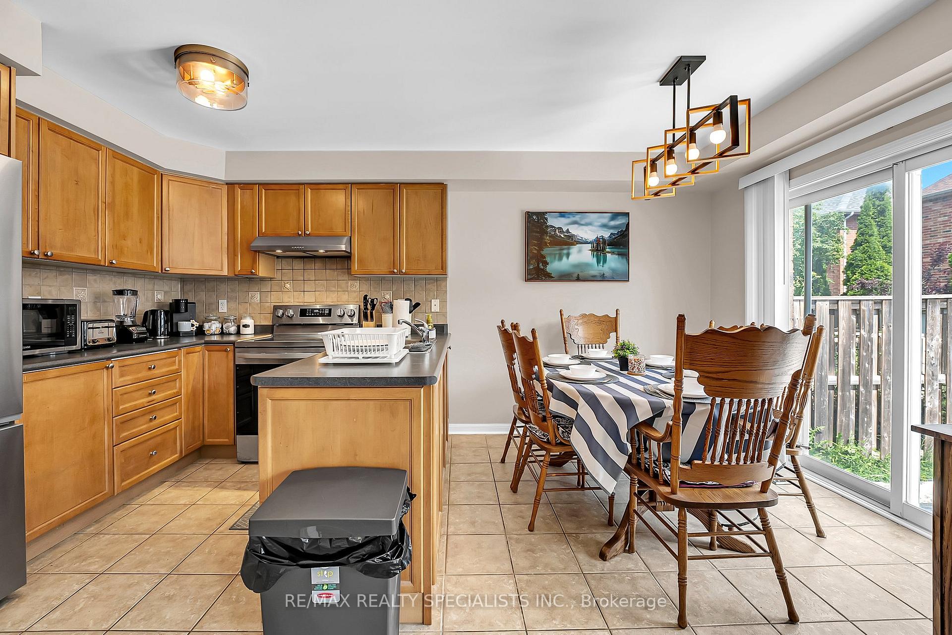 Photo 8 of 37 Jessop Drive, Brampton, Fletcher's Meadow — HOMEH