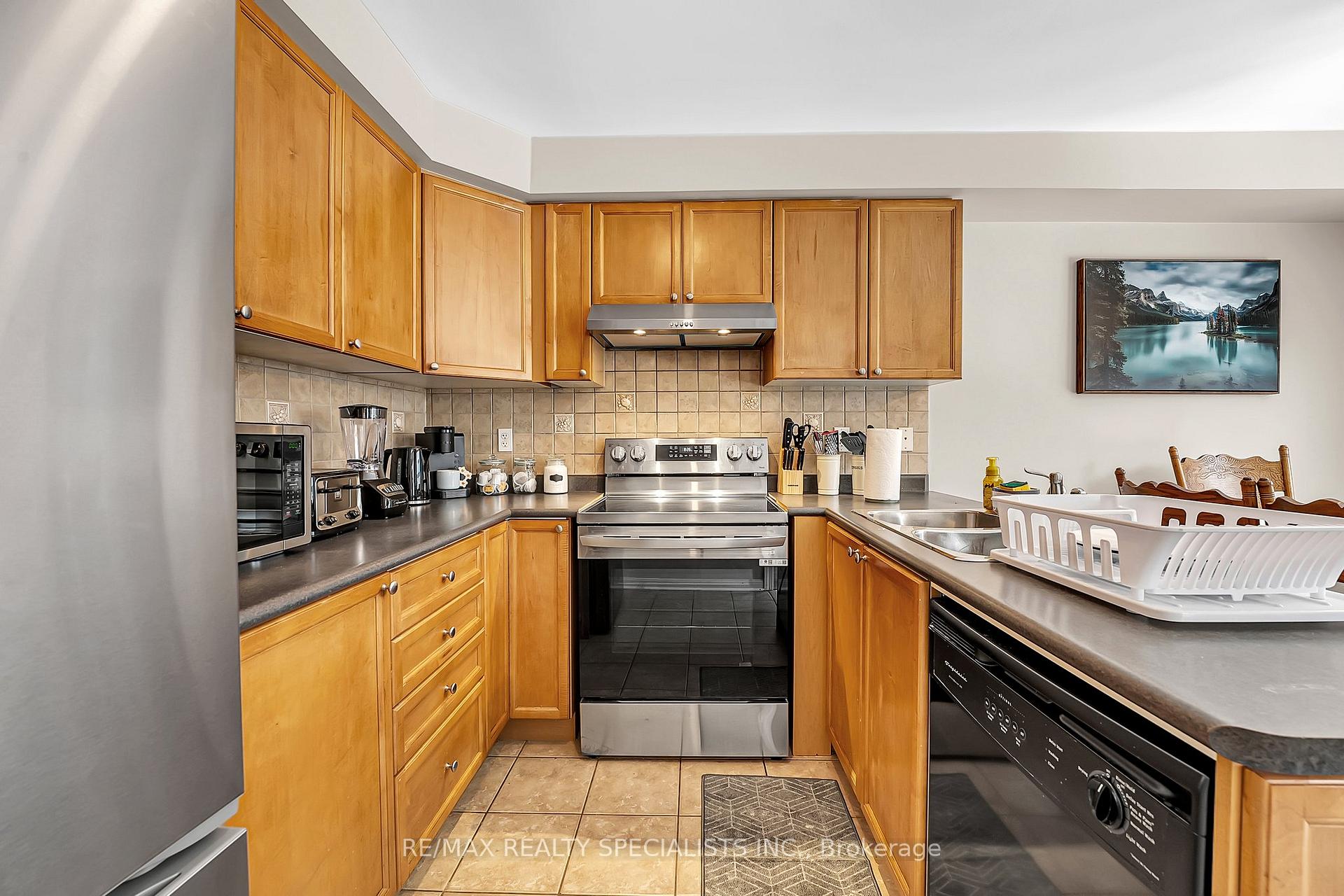 Photo 9 of 37 Jessop Drive, Brampton, Fletcher's Meadow — HOMEH